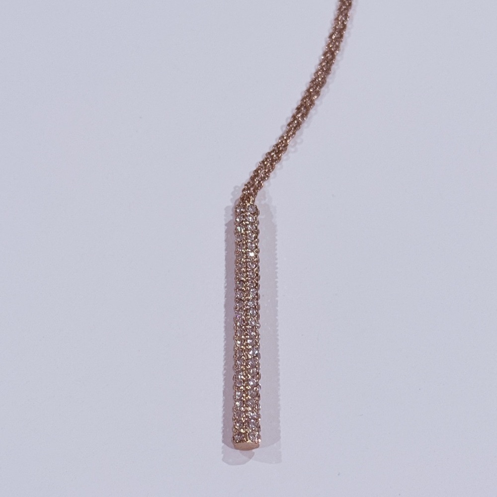 Elegant Gold Pendant Necklace